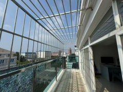 绿岛湖5楼带阁楼楼下113.06平，楼上76.39平五室两卫