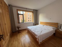 金帝桂都平地3楼126平三室两卫带家具家电带车位99万