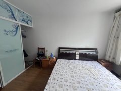 成山奥苑，一楼，89平，带地下室，精装，南客厅，卫生间有窗