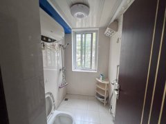 成山奥苑，一楼，89平，带地下室，精装，南客厅，卫生间有窗